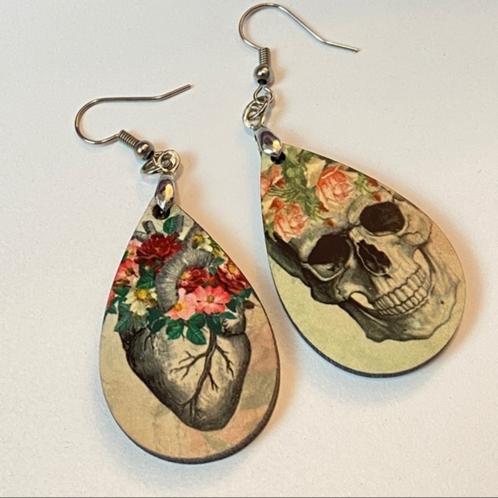 ❤️SALE❤️Valentine’s Day “Day of the Dead” Skull & Floral Heart Dangling Earrings